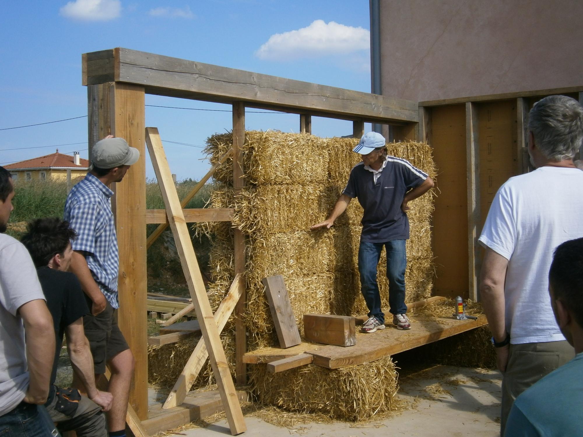 Construire en ossature bois et isoler en bottes de paille – La Tour-de-Salvagny (69)